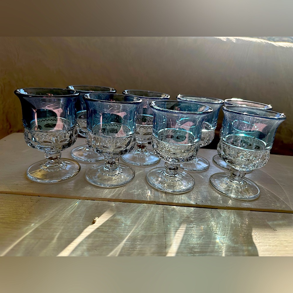 8-Kings Crown Thumbprint blue Cordial Cocktail Juice Glass Flashed 4 3/8” tall